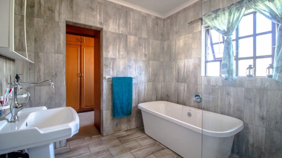 4 Bedroom Property for Sale in Dorchester Heights Eastern Cape